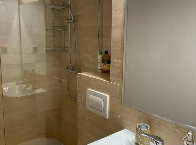 Dristor - Foarte Curat Si Frumos Bukurešť